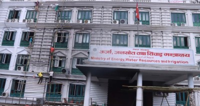  जेनजीको आगजनीबाट खण्डहर बनेको सिंहदरबार चिरिच्याट्ट पारिँदै 